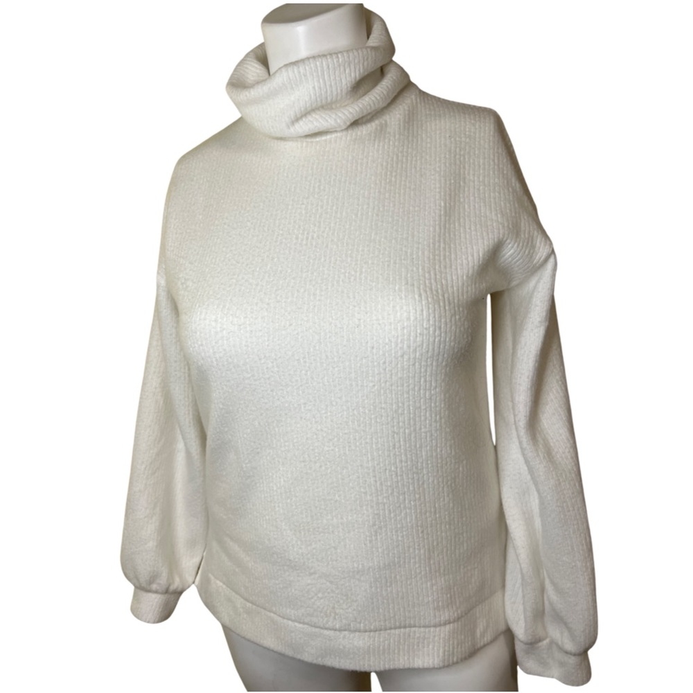 Stradivarius White Turtleneck